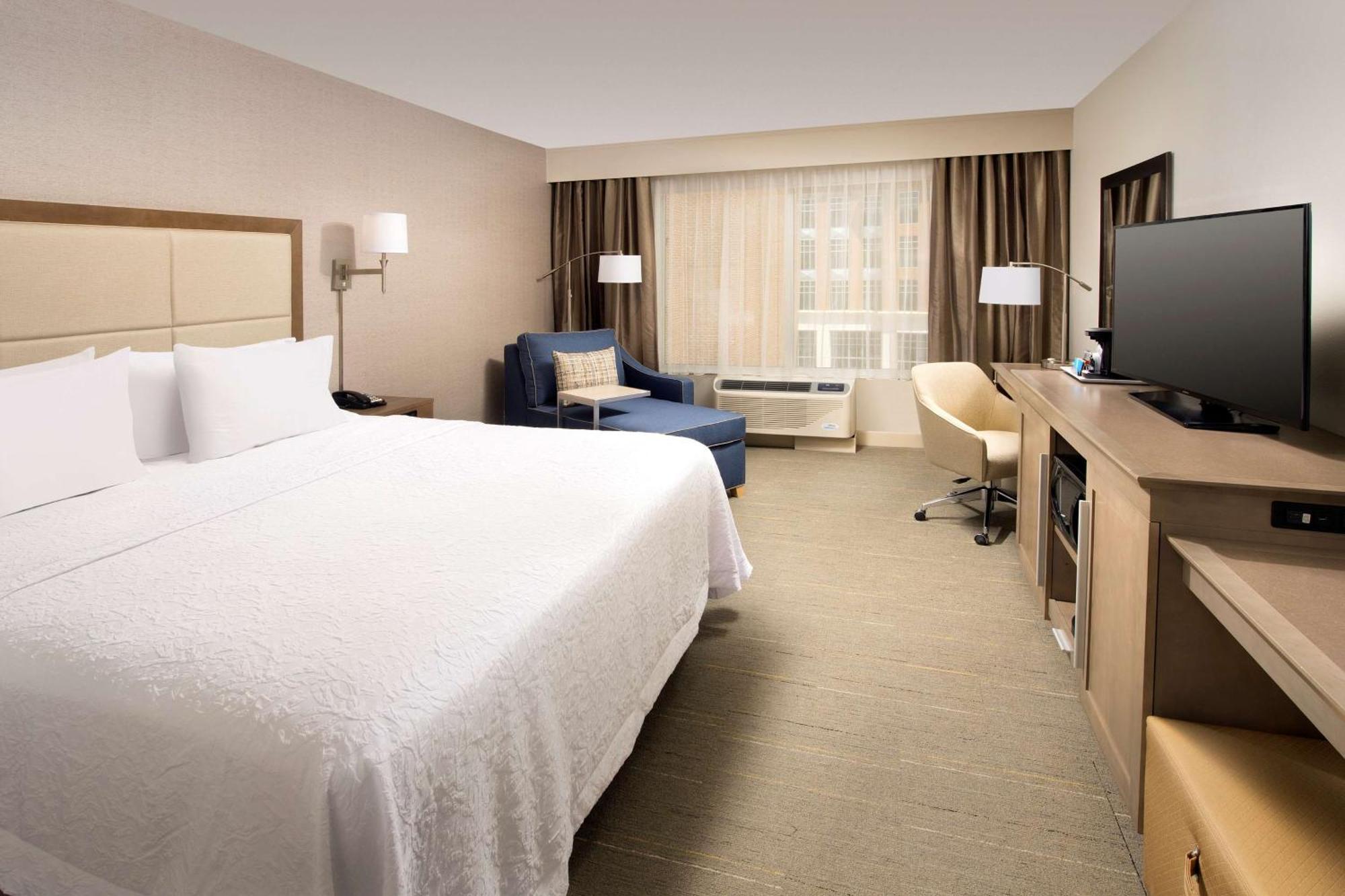 Hampton Downtown 3*