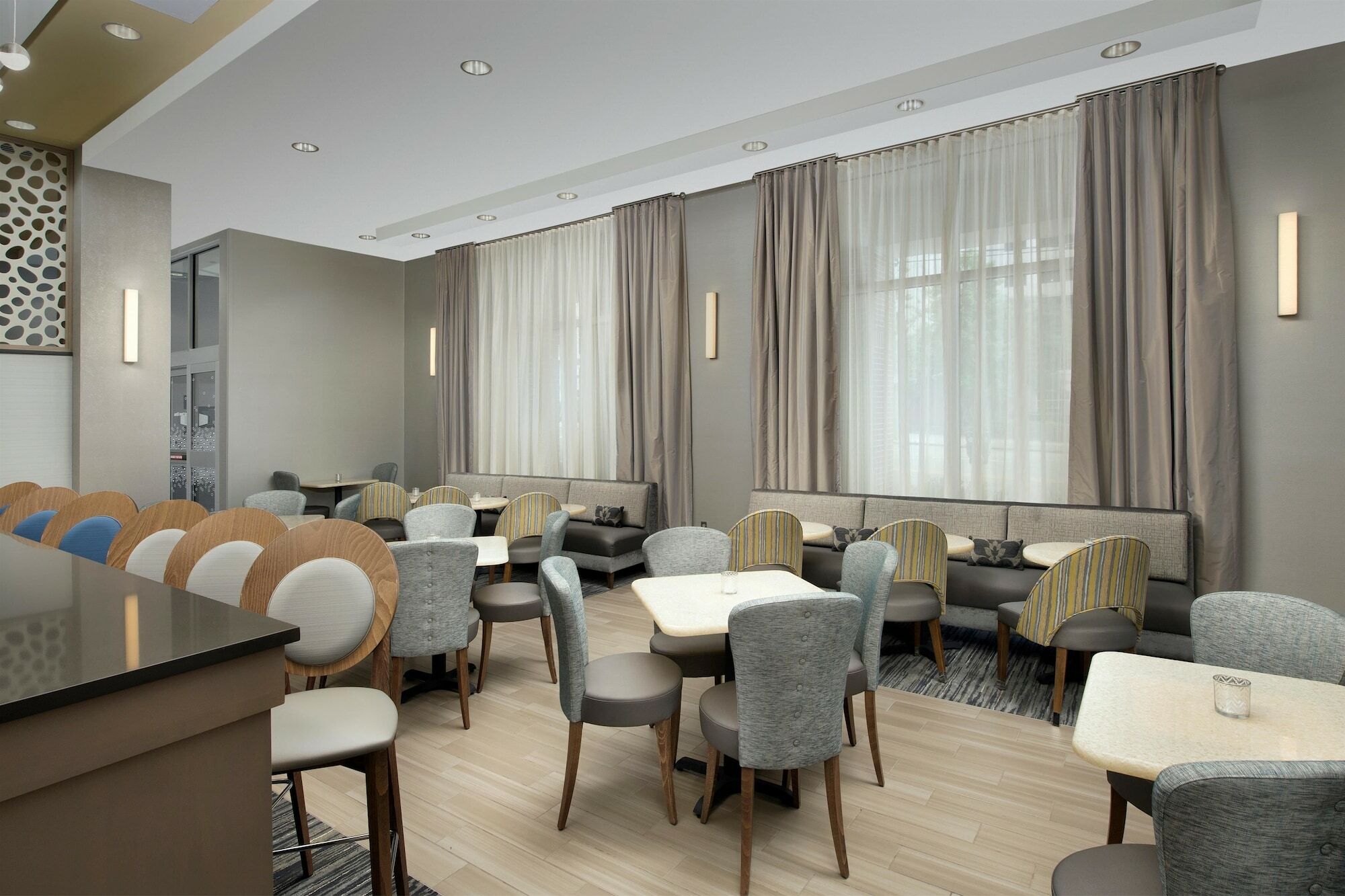 Hampton Downtown Hotel 3*